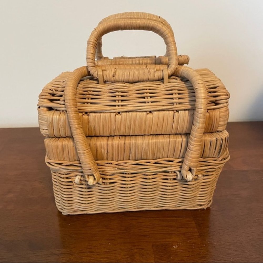 Small Vintage Wicker Picnic Basket